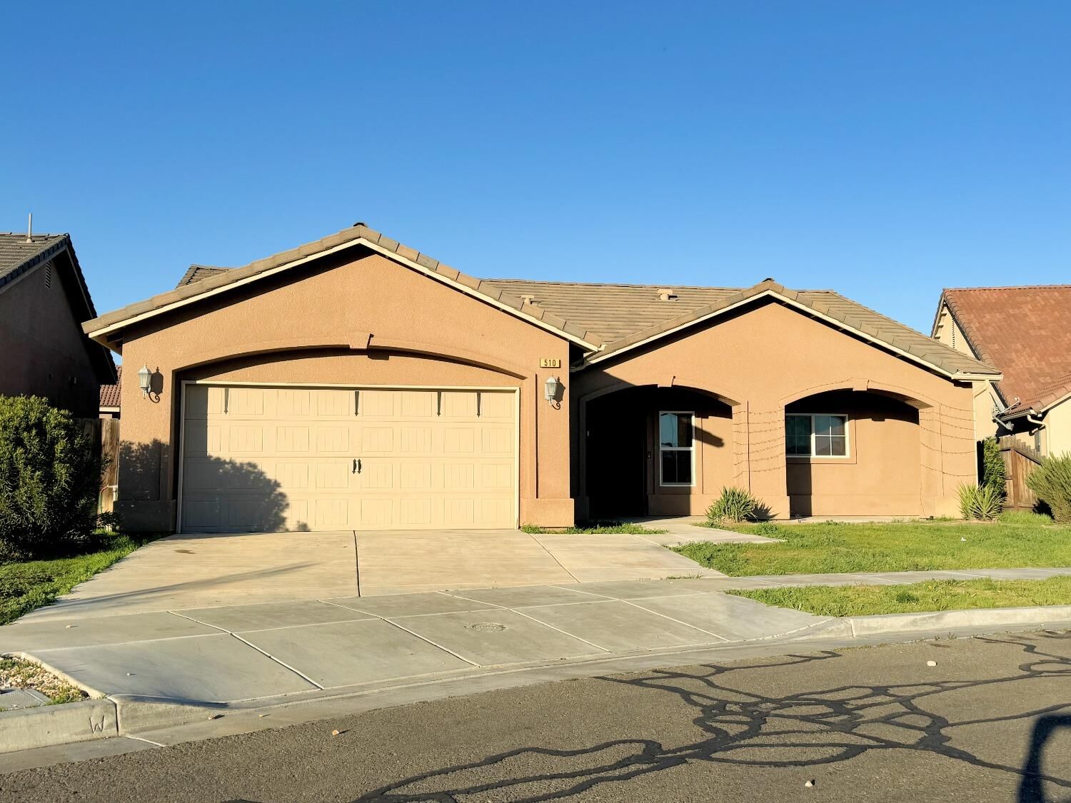 Property Photo: 510 Stonehaven Drive CA 93635