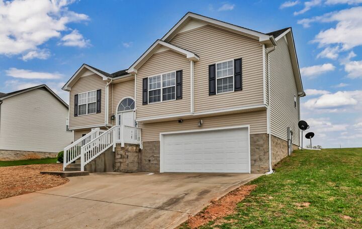 Property Photo:  1608 Broad Cir  TN 37042 