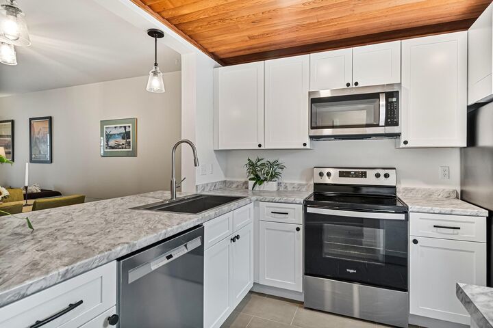 Property Photo:  65 Pine Ledge Court  VT 05401 