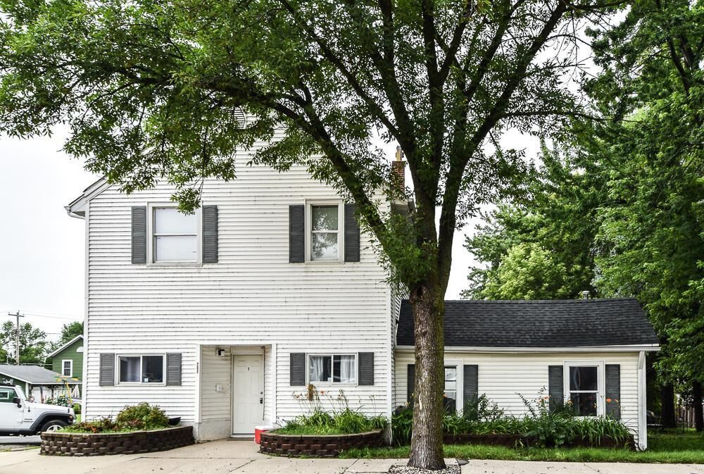 Property Photo:  202 Main Street E  MN 55397 