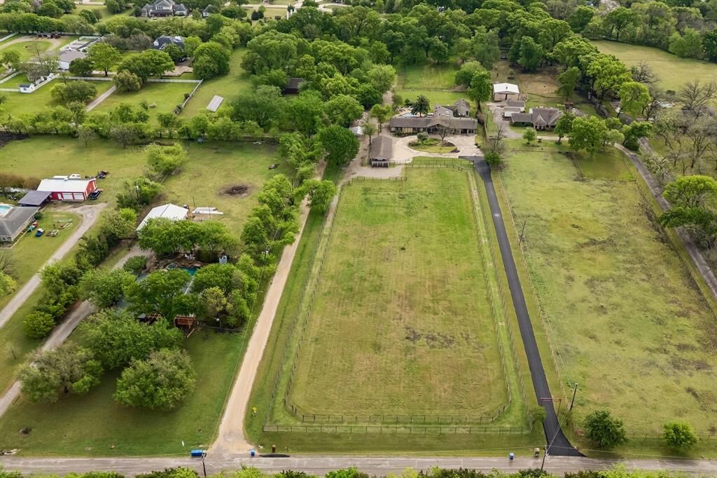 Property Photo: 4206 Sycamore Lane TX 75002