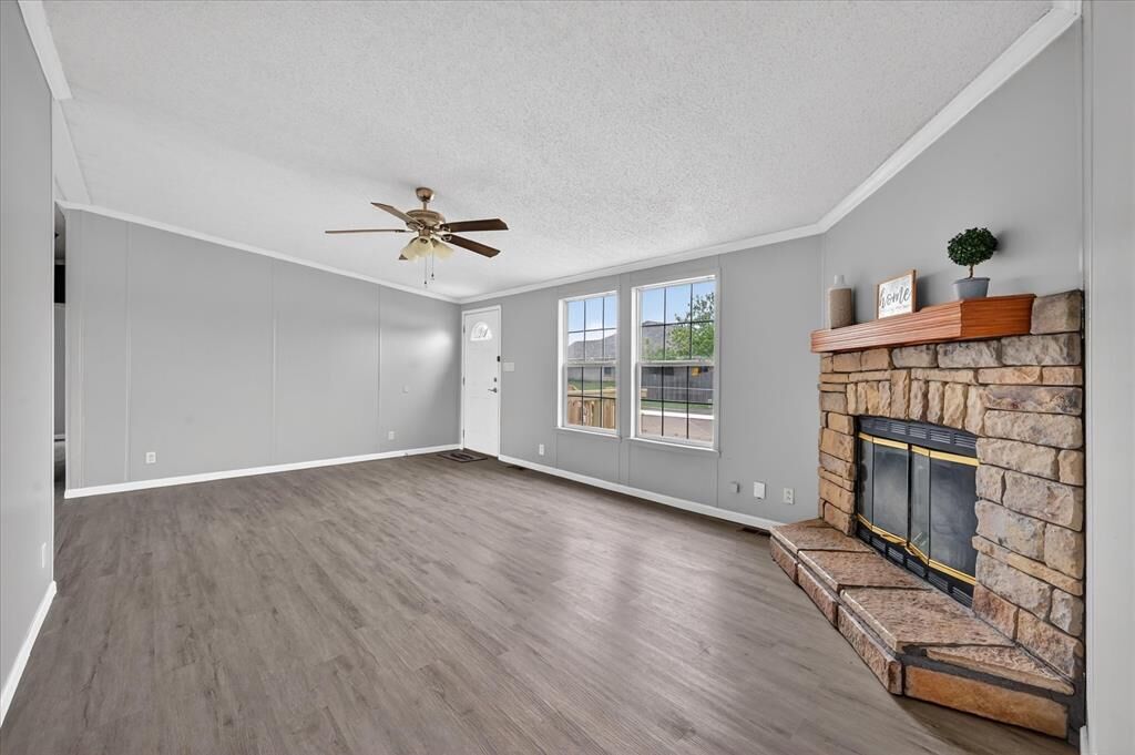 Property Photo:  951 Lariat Lane  TX 76063 