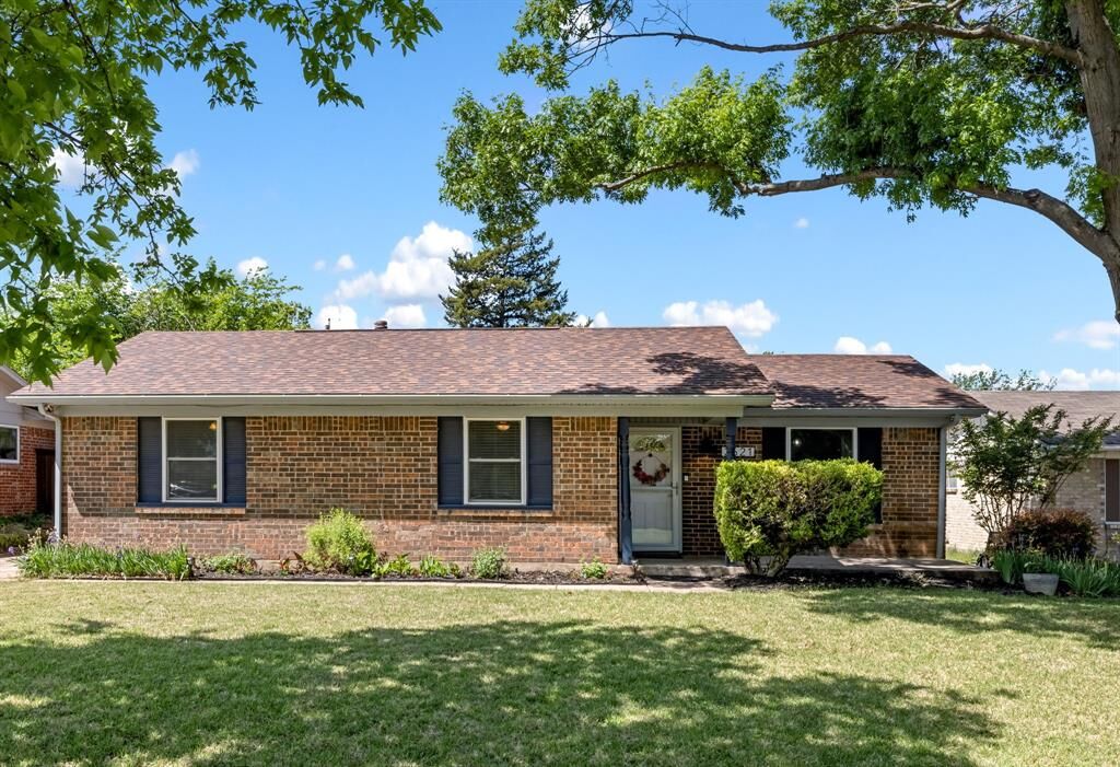 Property Photo: 2621 Jasmine Lane TX 75074