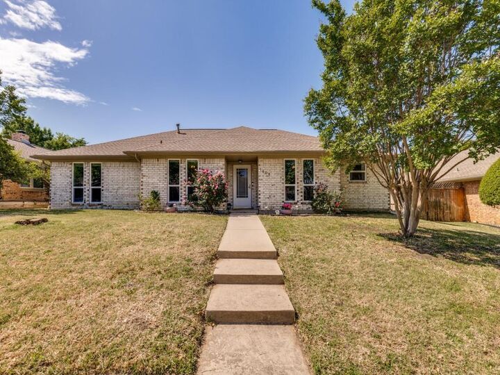 Property Photo: 1608 Mayflower Drive TX 75007
