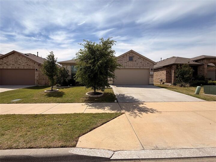 Property Photo:  209 Irish Moss Drive  TX 76052 