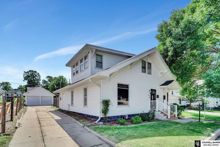 Property Photo: 714 N Iowa Avenue NE 68467