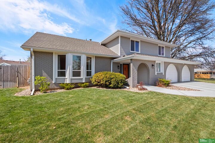 Property Photo:  810 Galway Circle  NE 68046 