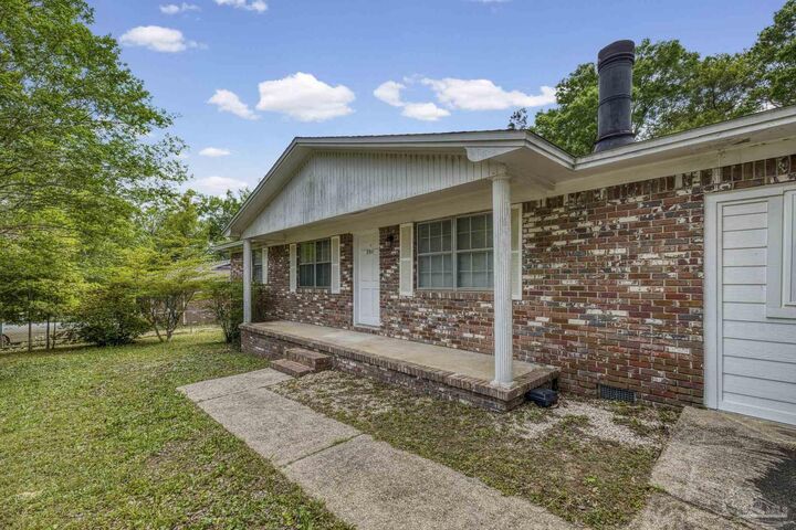 Property Photo:  2911 Baronne St  FL 32526 