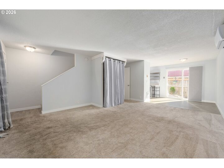 Property Photo:  1933 W 17th Ave B  OR 97402 