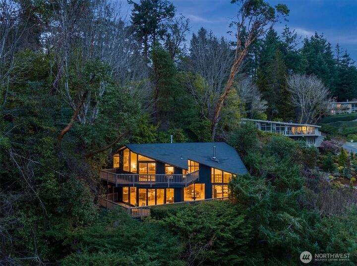 Property Photo:  2650 SW 151st Place  WA 98166 