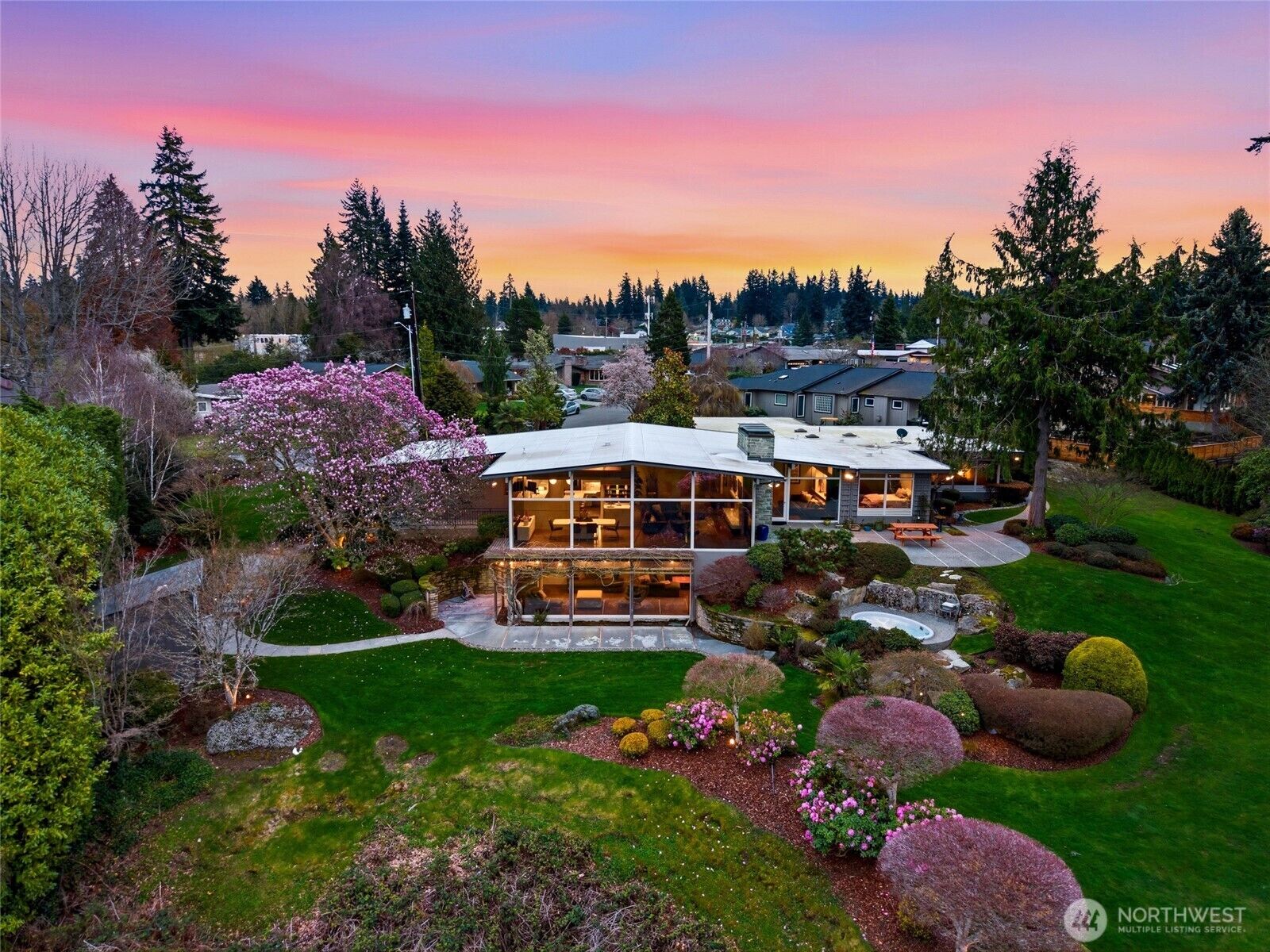 Property Photo:  316  Heather Road  WA 98203 