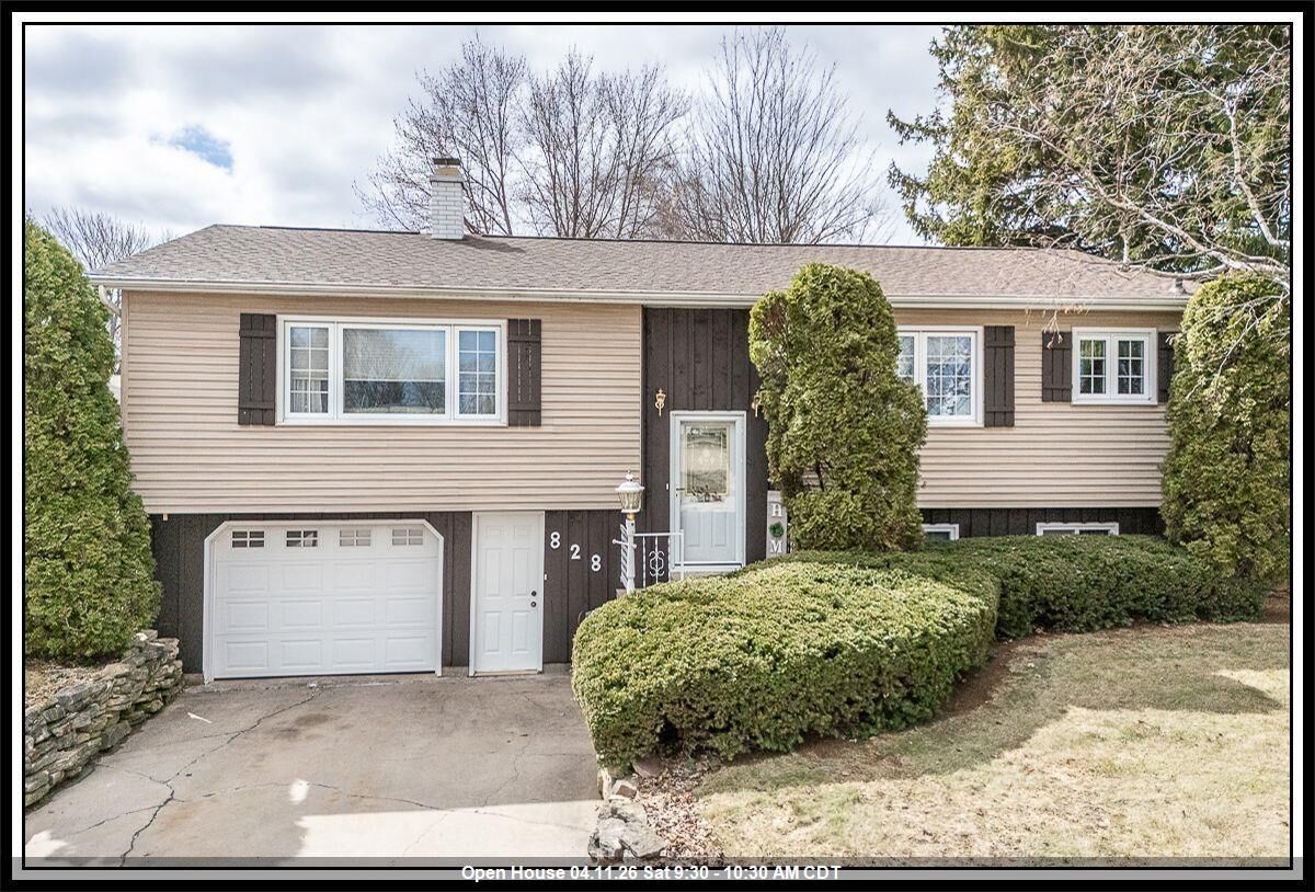 Property Photo:  828 W Warren Street  WI 54961-1664 