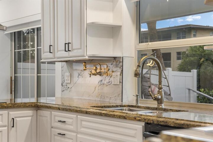 Property Photo: 1419 NE 57th Street FL 33334