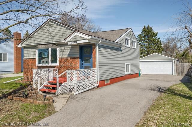 Property Photo: 5404 Drayton Road MI 48346