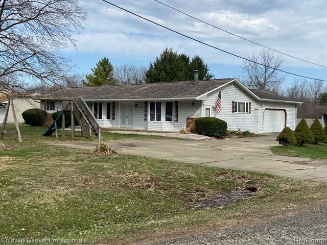 Property Photo:  3886 Poit Drive  MI 48446 
