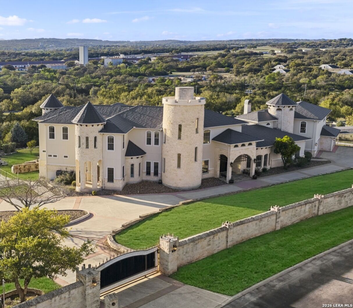 Property Photo: 6762 Manor Hl TX 78257