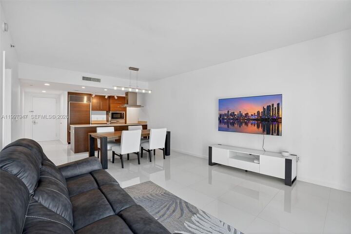 Property Photo:  495 Brickell Ave 1007  FL 33131 