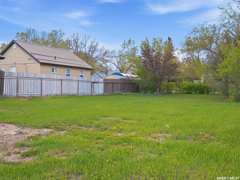 Property Photo:  206 1st Avenue E  SK S0L 2V0 