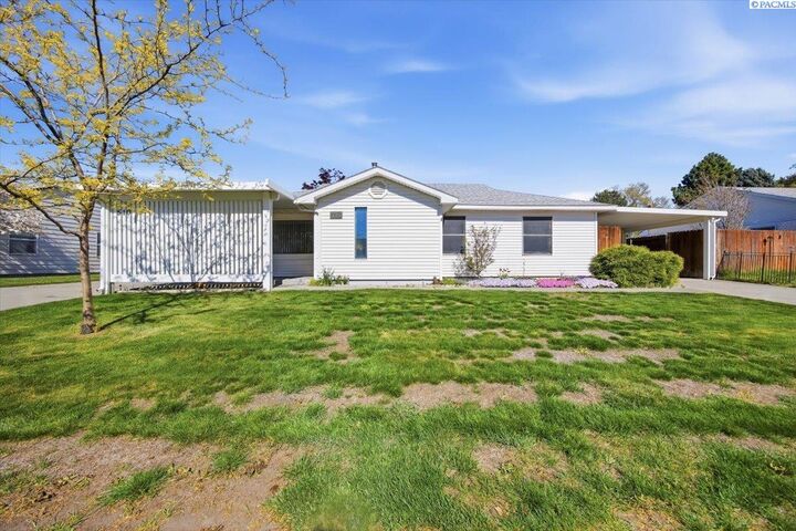 Property Photo:  510 Cottonwood Dr  WA 99352 