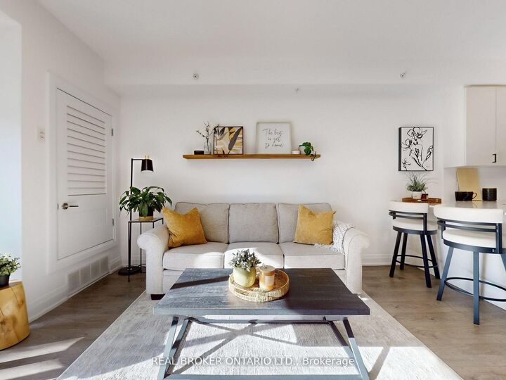 Property Photo: 481 Rupert Avenue 122 ON L4A 1Y7