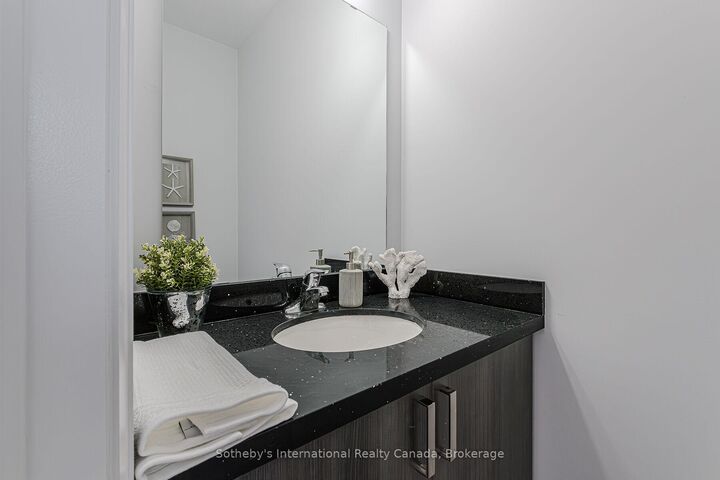 Property Photo: 550 Grey Street 20 ON N3S 0C4