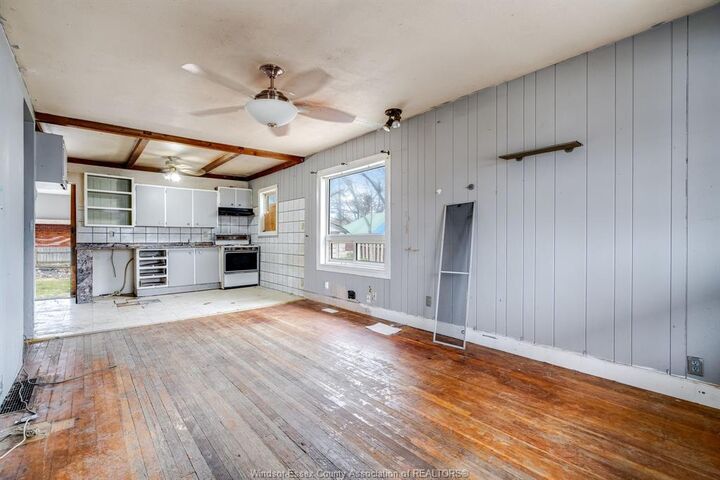 Photo de la propriété:  1541 Albert  ON N8Y 3R3 