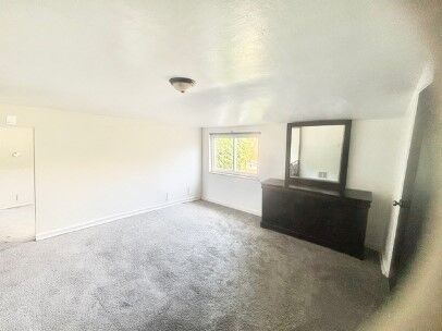 Property Photo:  2022 Lindsay Rd 2020  PA 15221 