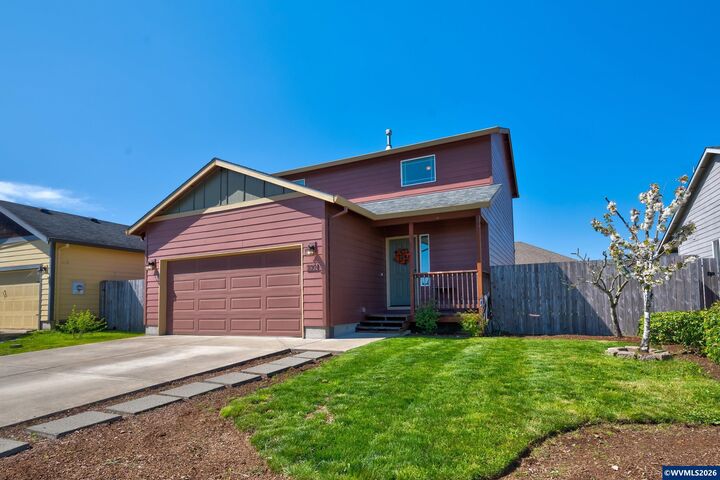 Property Photo:  230 NW Sagan Lp  OR 97378 