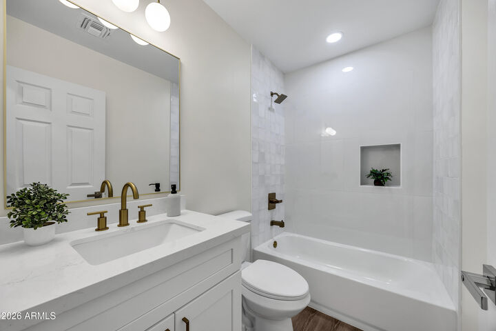 Property Photo: 4246 N 10th Place AZ 85014