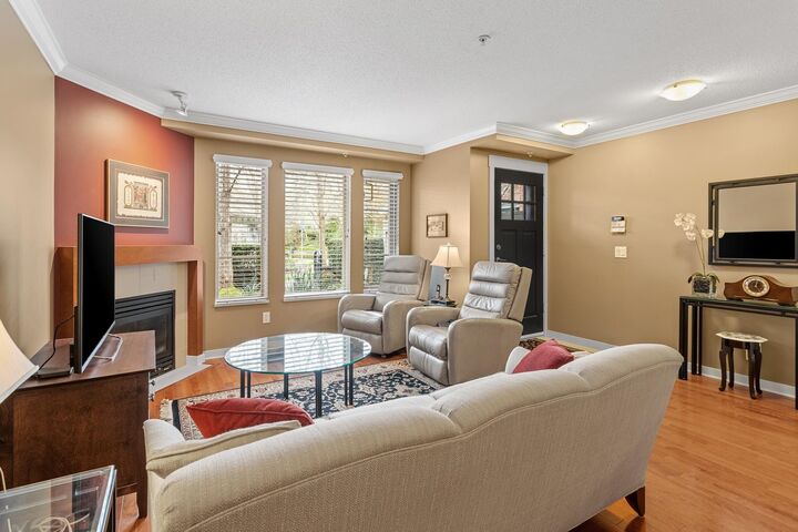 6238 Logan Lane — photo 1