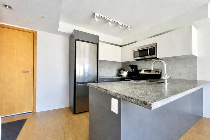 188 Keefer Street 802 — photo 1