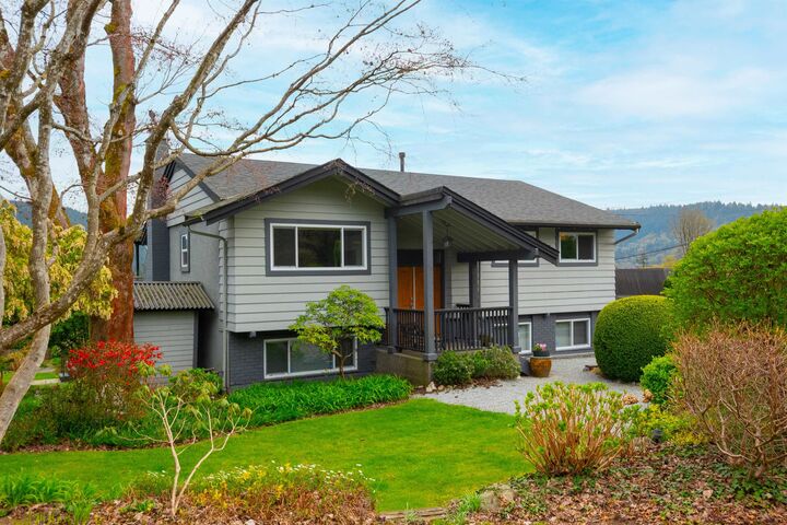 Photo de la propriété: 4300 Dollar Road BC V7G 2T4