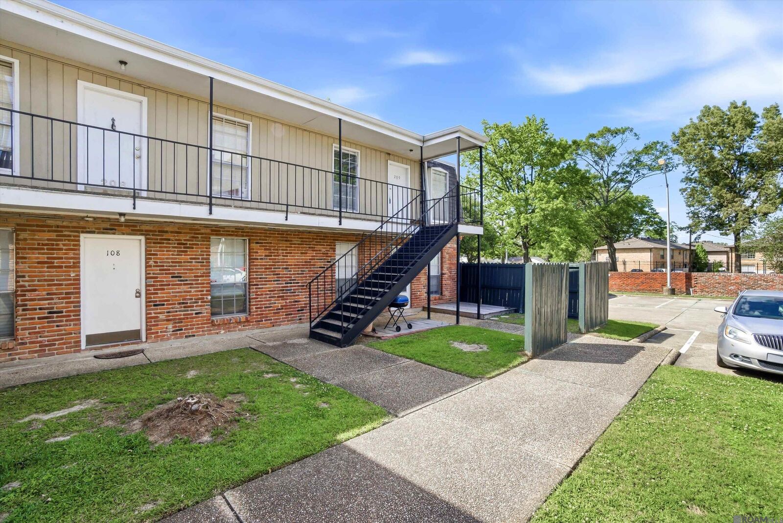 Property Photo:  1755 College Dr #209  LA 70808 