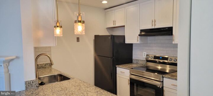 Property Photo: 12172 Springwoods Drive VA 22192