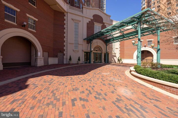 Property Photo: 2181 Jamieson Avenue 1906 VA 22314