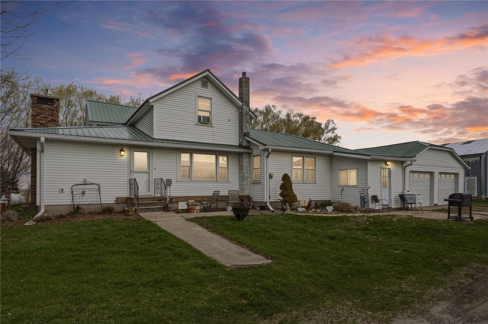 Property Photo:  1317 68th Street  IA 52249 