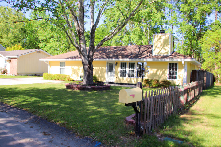 Property Photo:  104 Pine Court  SC 29486 