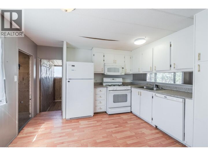 Property Photo: 5469 Saunders Crescent BC V0K 2E1
