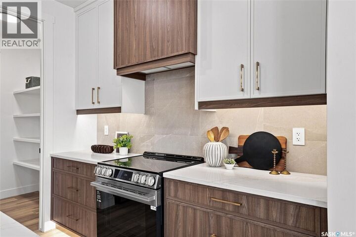 Property Photo: 102 Cockcroft Manor SK S7V 1Y5