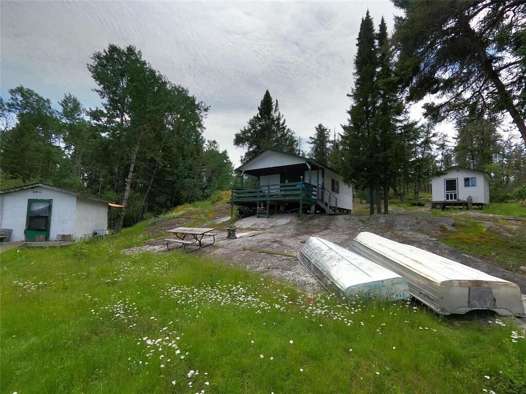 Property Photo: 5 Kapeemechekamak Lake Park MB R0E 0J0