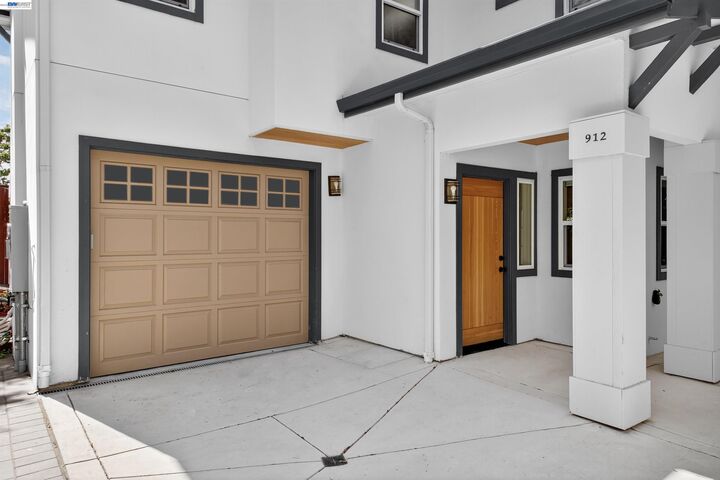 Property Photo:  912-914 61st Street  CA 94608 