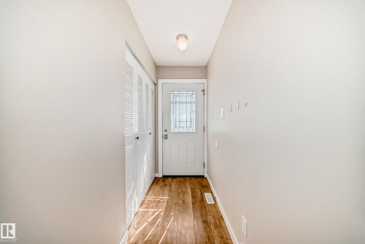 Property Photo:  6 Woodvale Village NW  AB T6L 1W4 