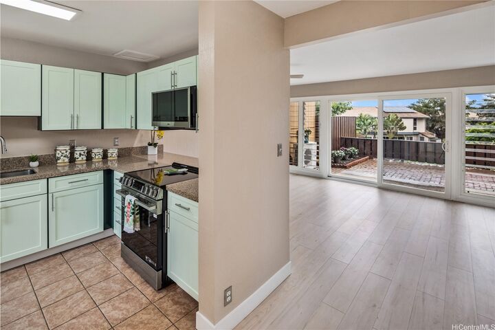 Property Photo:  92-952 Makakilo Drive 72  HI 96707 