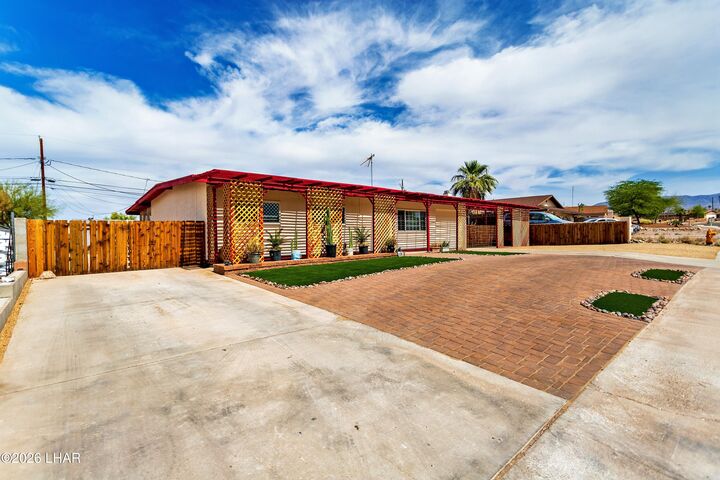 Property Photo:  191 S Smoketree Ave S  AZ 86403 