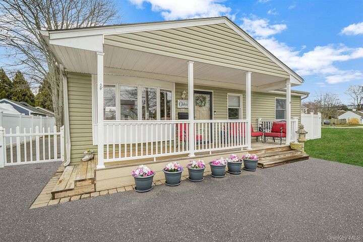 Property Photo: 11 Nehring Avenue NY 11702