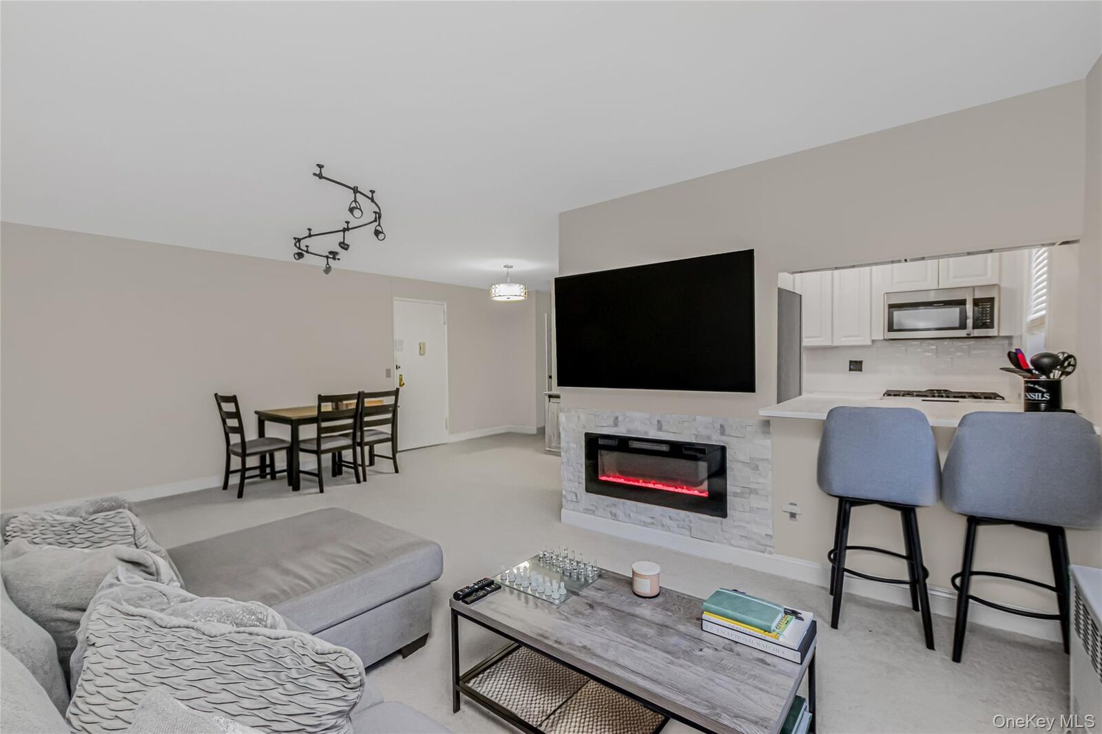Property Photo:  245 Rumsey Road 5G  NY 10701 