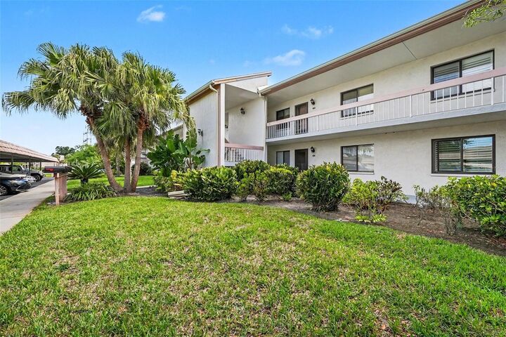 Property Photo:  172 Lakeview Way 172  FL 34677 