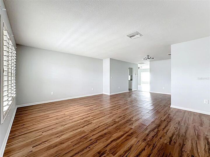 Property Photo:  1618 Bentwood Drive  FL 33573 