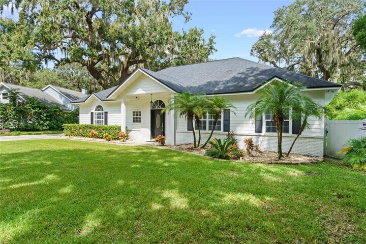 Property Photo:  715 Magnolia Street  FL 34786 