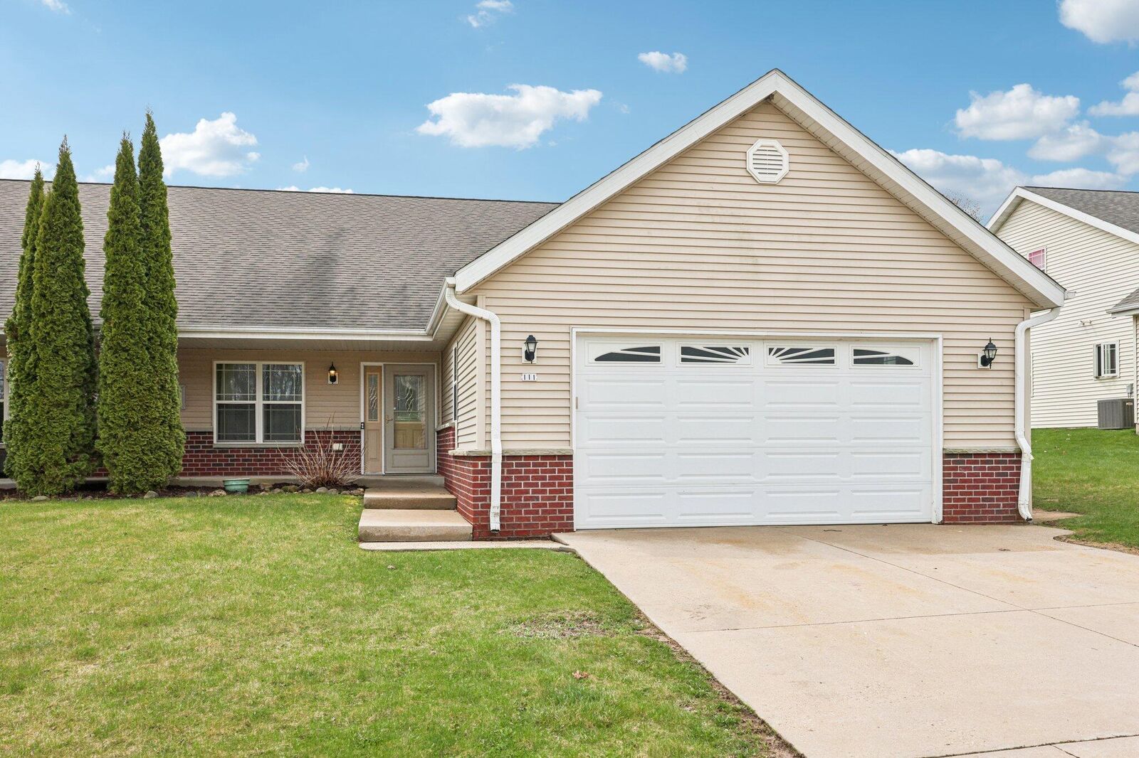 Property Photo:  111 Silver Fox Dr N  WI 53040 